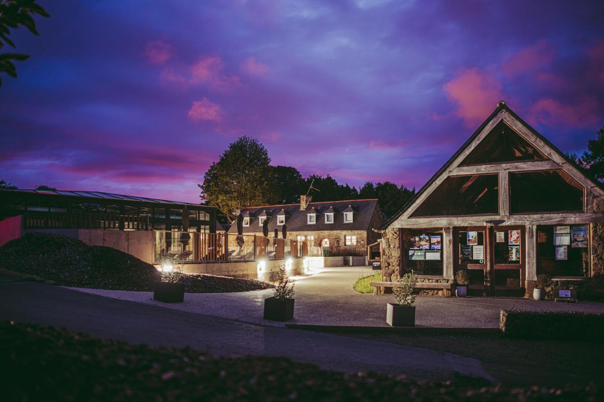 Camping Maeva Respire Le Village Perrosien Exteriör bild