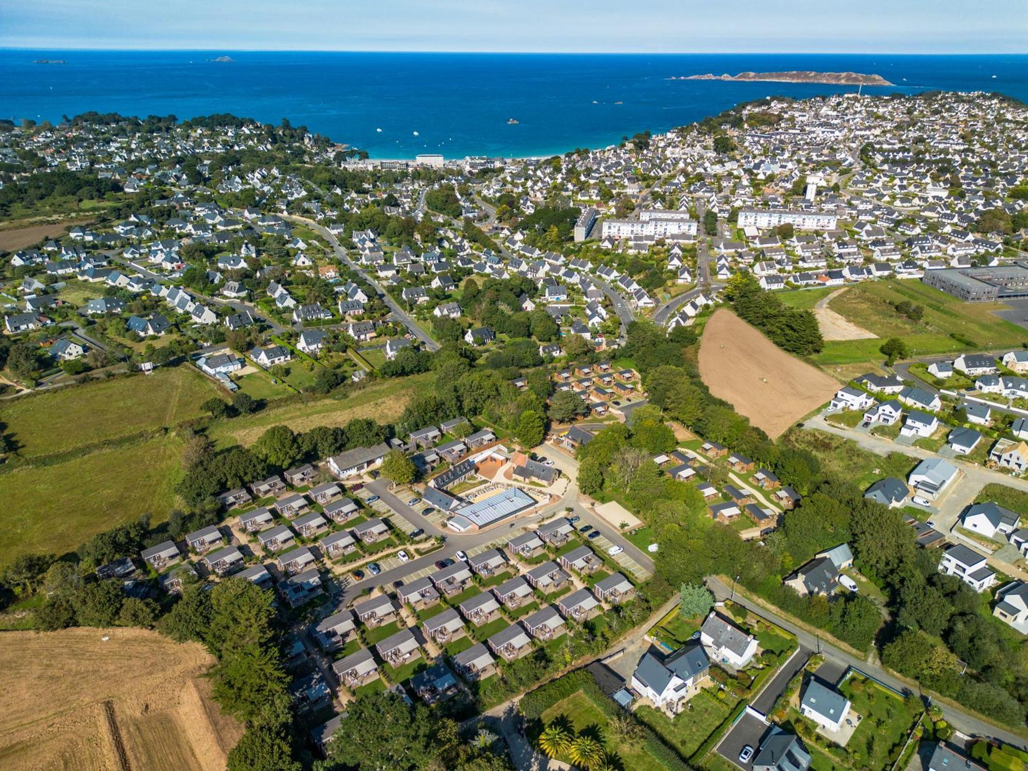 Camping Maeva Respire Le Village Perrosien Exteriör bild