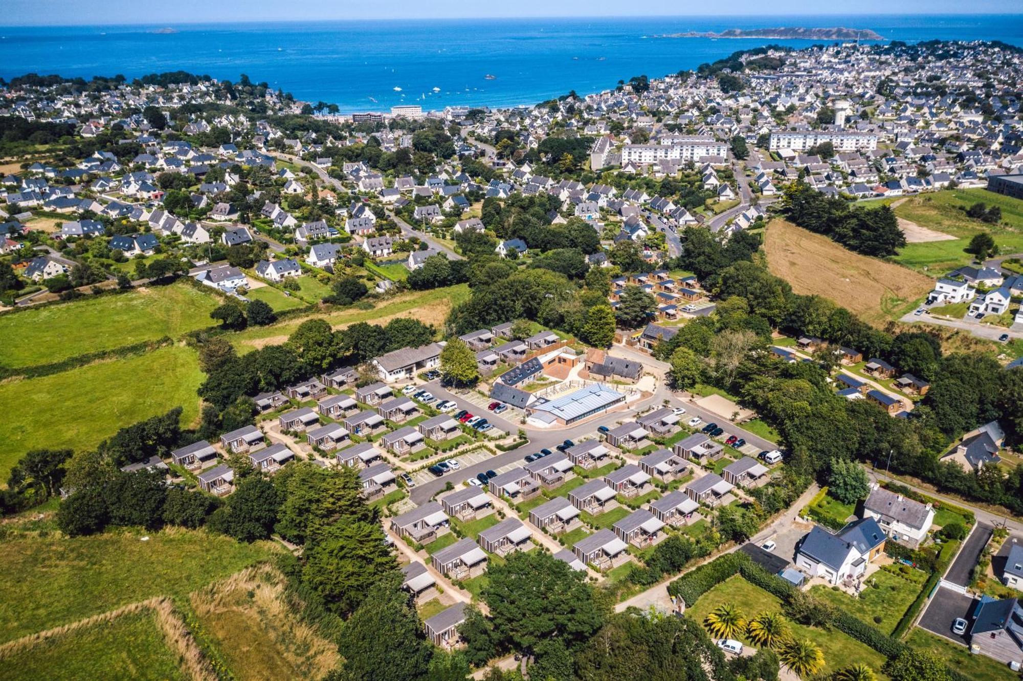 Camping Maeva Respire Le Village Perrosien Exteriör bild
